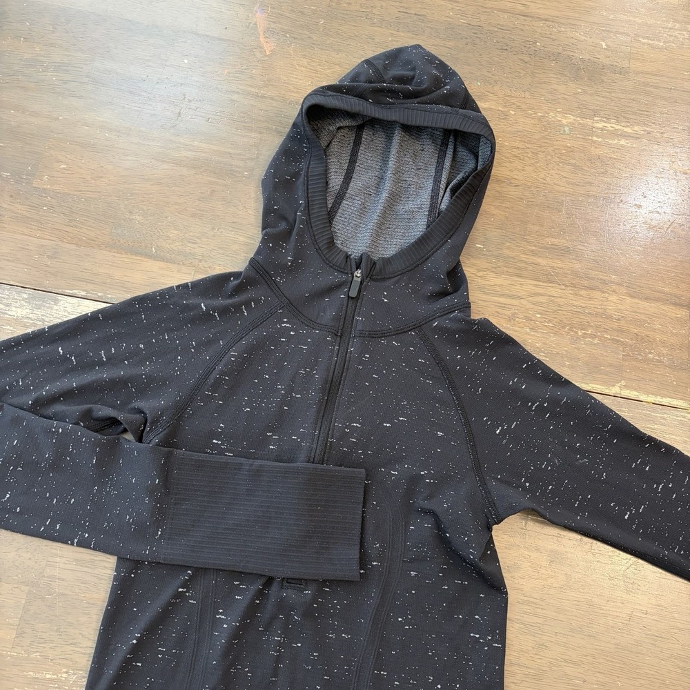 Lululemon Women's Size 2 Swiftly Tech Black 1/2 Zip Performance Shirt Top Hoodie